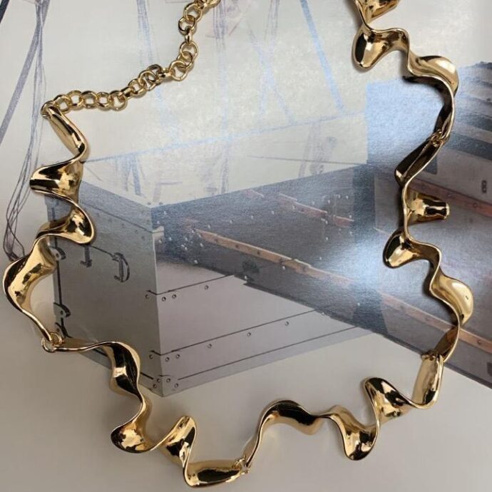 Colar orgânico rígido