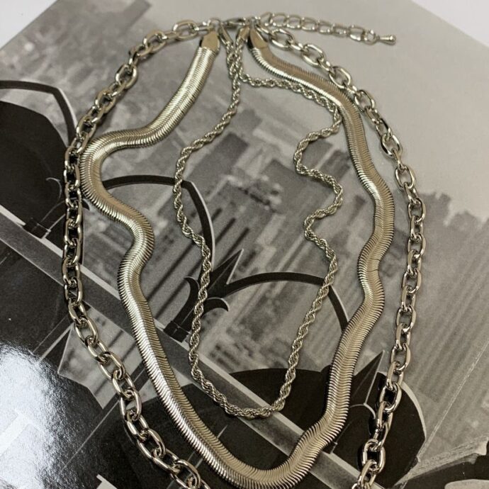 Colar Triplo Fita e Corrente