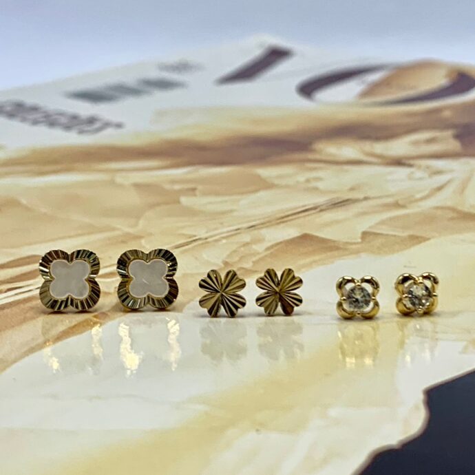 Brinco Trevo 3 Furos Dourado