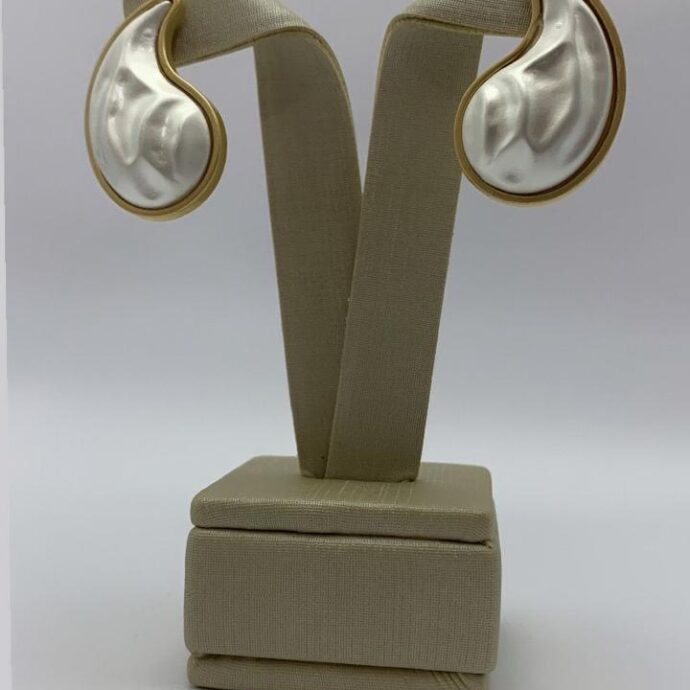 Brinco Virgula Perola